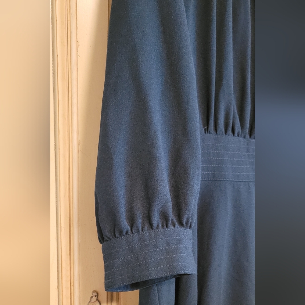 Eliza J Emerald Dress with Bow and Back Cutout NWT - Picture 4 of 13